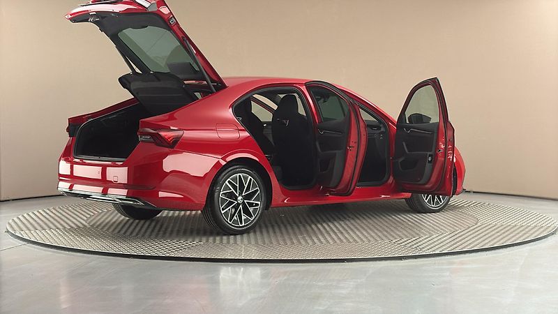 Škoda Octavia 2.0 TDI DSG Sportline - fotka 6 z 29