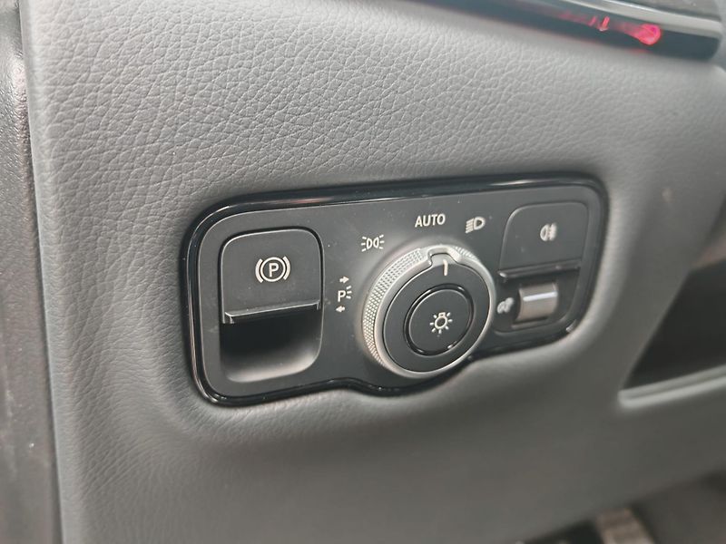 Mercedes-Benz Třídy V 300d 4M AMG L, Vzduchový pod. - fotka 25 z 42