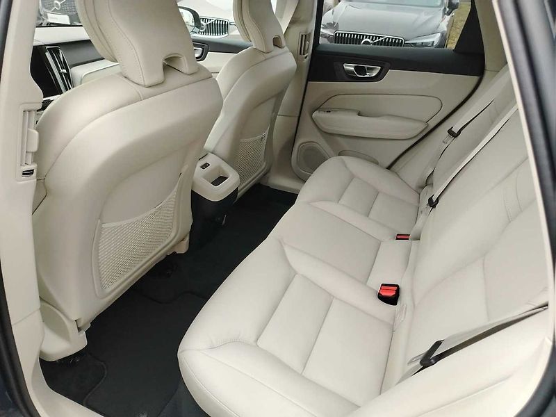 Volvo XC60 B5 AWD PLUS, LIGHT PAKET, ACC - fotka 11 z 18