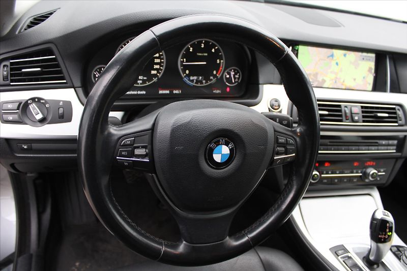 BMW Řada 5 520d xDrive LED NAVIGACE KŮŽE - fotka 15 z 23