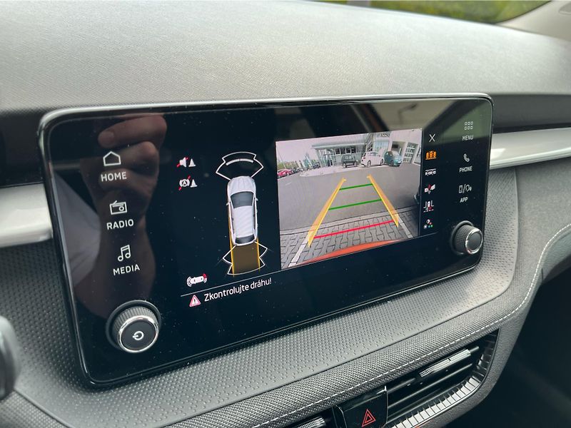 Škoda Fabia 1.0TSI 85kW TOP SELECTION - fotka 15 z 27