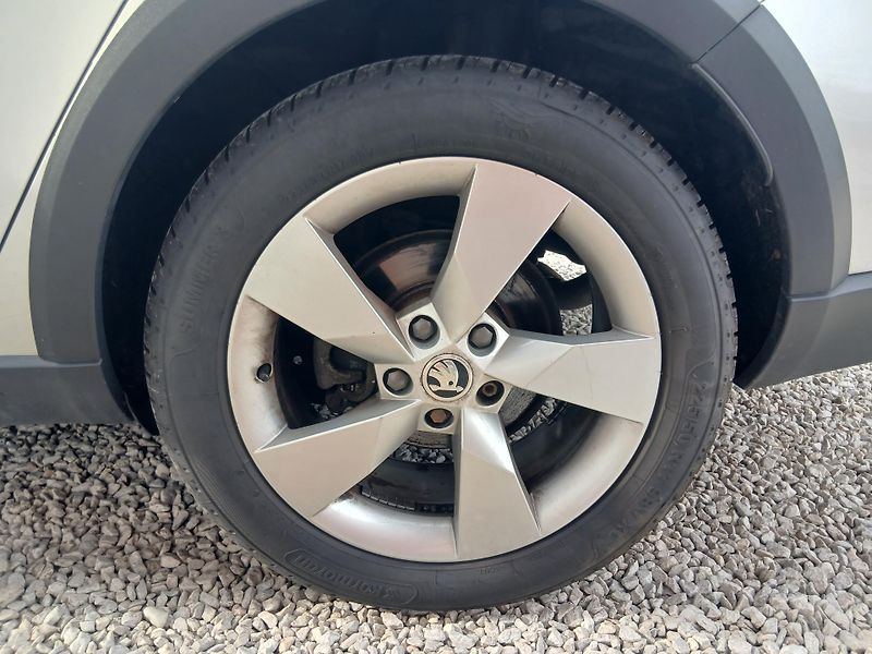 Škoda Octavia 2.0 TDi SCOUT 1.MAJ ČR - fotka 32 z 38