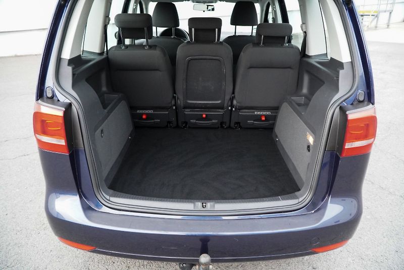 Volkswagen Touran (2014) - fotka 26 z 28