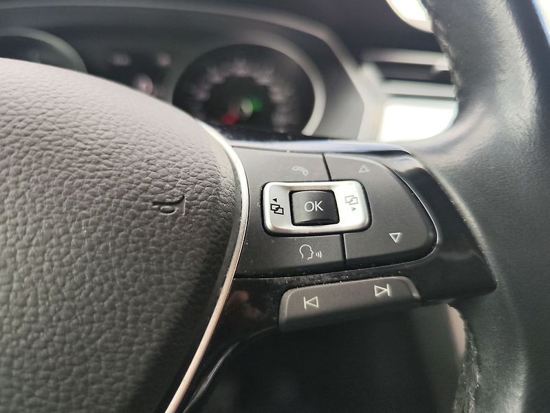 Volkswagen Passat 2.0 TDi/110kW Comfortline DSG - fotka 26 z 32