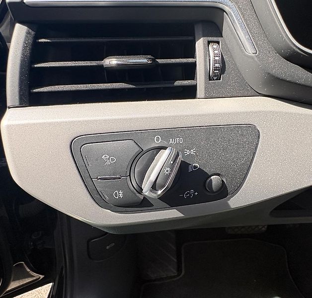 Audi A4 (2019) 2,0 TDI Mild Hybrid S tronic - fotka 14 z 25