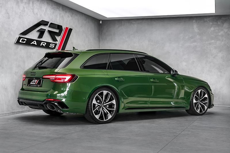 Audi RS 4 RS4  TFSI quattro, keramiky - fotka 4 z 27