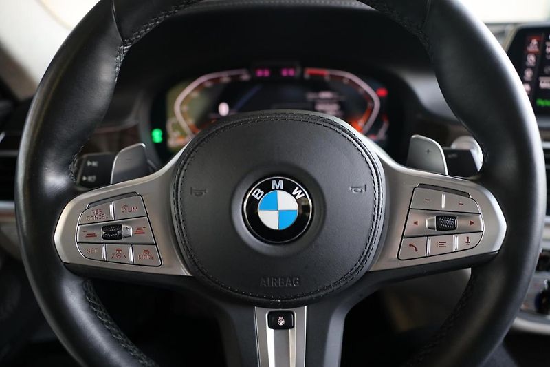 BMW Řada 7 740ld xDrive - fotka 37 z 40