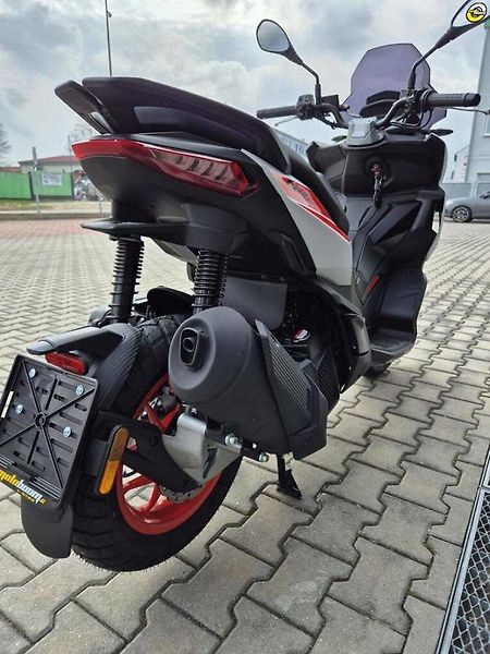 Aprilia SR GT 125 (2026) SPORT - AKČNÍ CENA - fotka 16 z 62