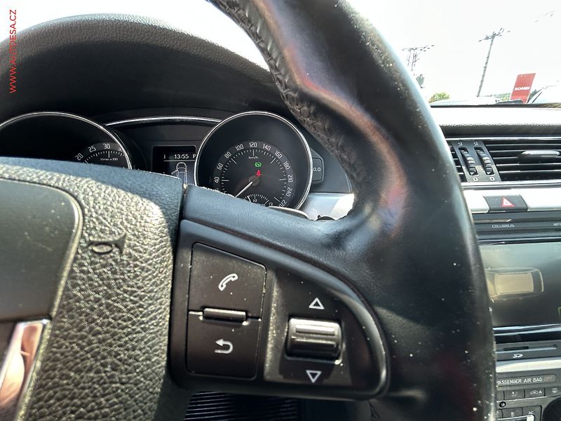 Škoda Superb (2011) 2.0 TDi, DSG, navi - fotka 19 z 19