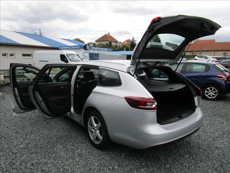 Opel Insignia ST 1.5 CDTi, aut. Klima, LED - fotka 32 z 41