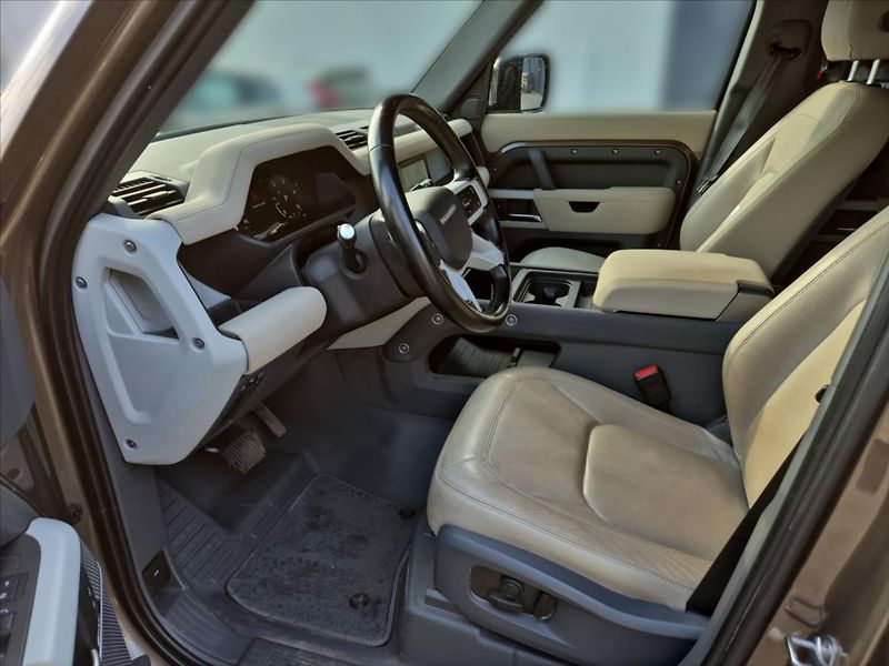 Land Rover Defender 3,0 110 3,0 D200 SE - fotka 7 z 18