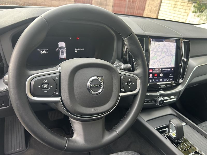 Volvo XC60 (2025) T6 RECHARGE PHEV 4WD ČR 1.maj  - fotka 37 z 46