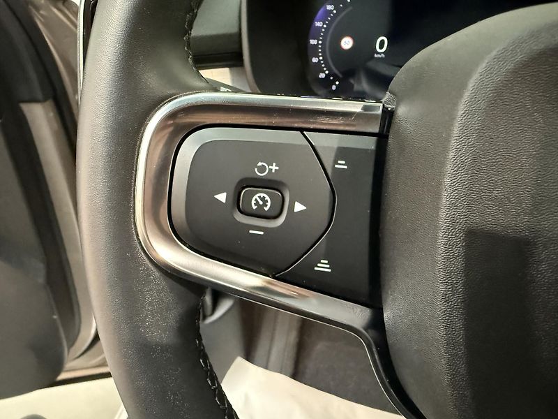 Volvo XC40 B4 Plus Bright DCT - fotka 7 z 13