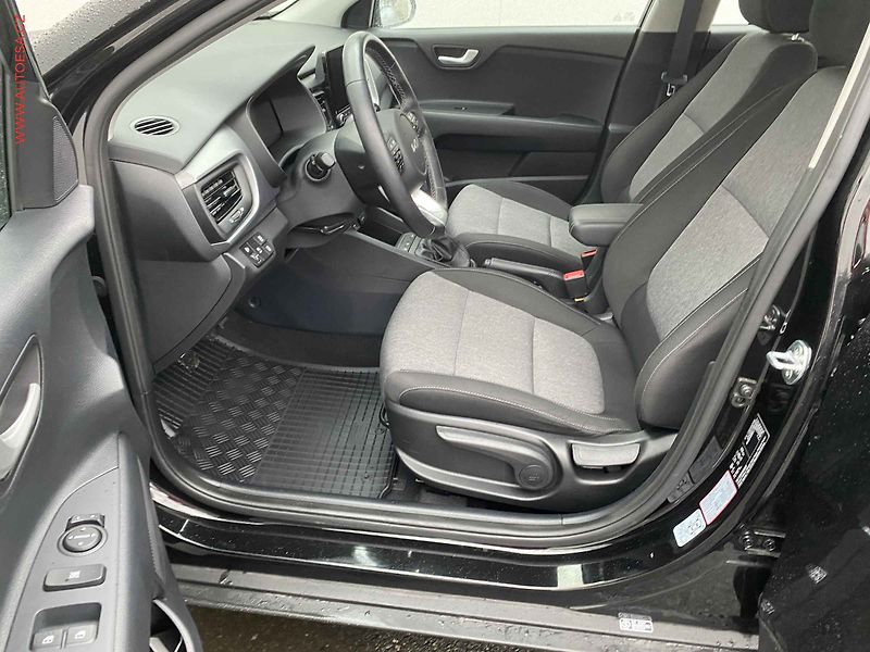 Kia Stonic (2024) 1.2i, 1.maj,ČR, AC, kamera - fotka 9 z 20