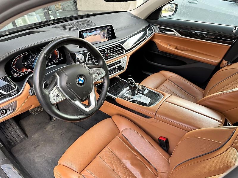 BMW Řada 7 740D xDrive Executive Pro - fotka 12 z 24
