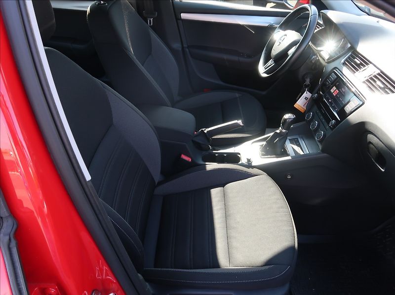 Škoda Octavia 1,6 TDi,85kW,1majČR,Serv.k,DPH - fotka 13 z 24