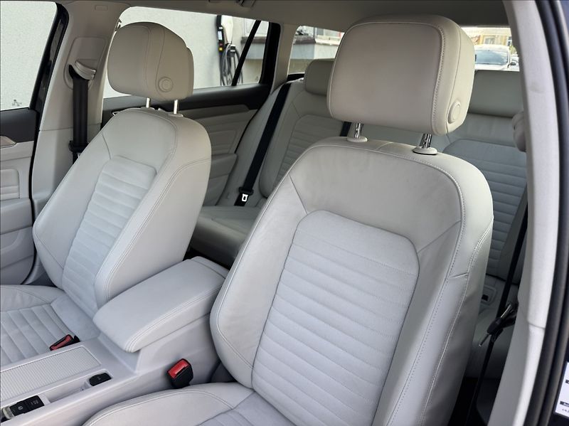 Volkswagen Passat 2,0 TDI DSG ELEGANCE 1.maj. ČR - fotka 21 z 50