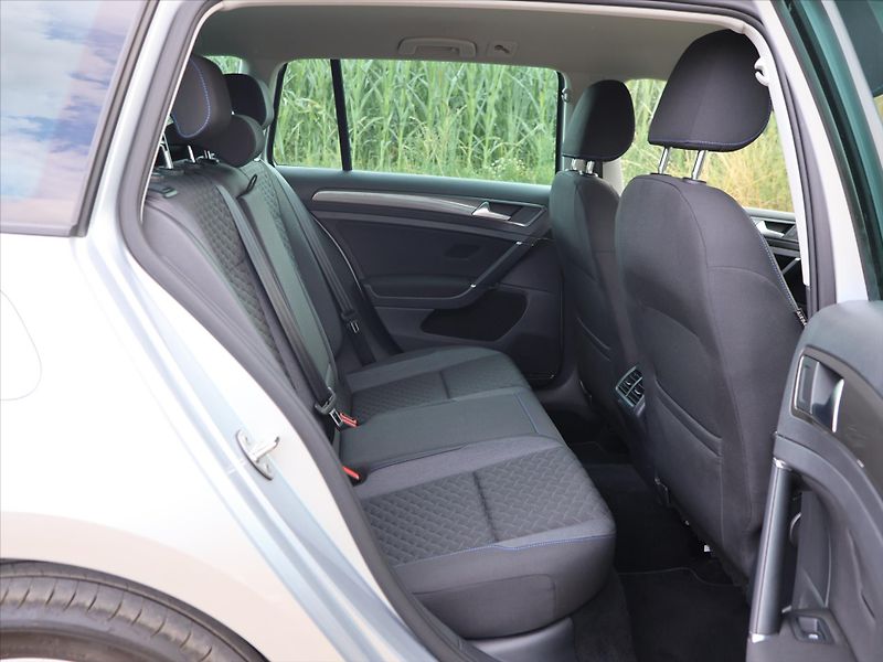 Volkswagen Golf 2.0 TDI 110kW DSG LED Join Taž - fotka 13 z 32