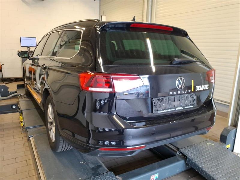 Volkswagen Passat 2,0 TDI TAŽNÉ KAMERA KEYLESS - fotka 3 z 9