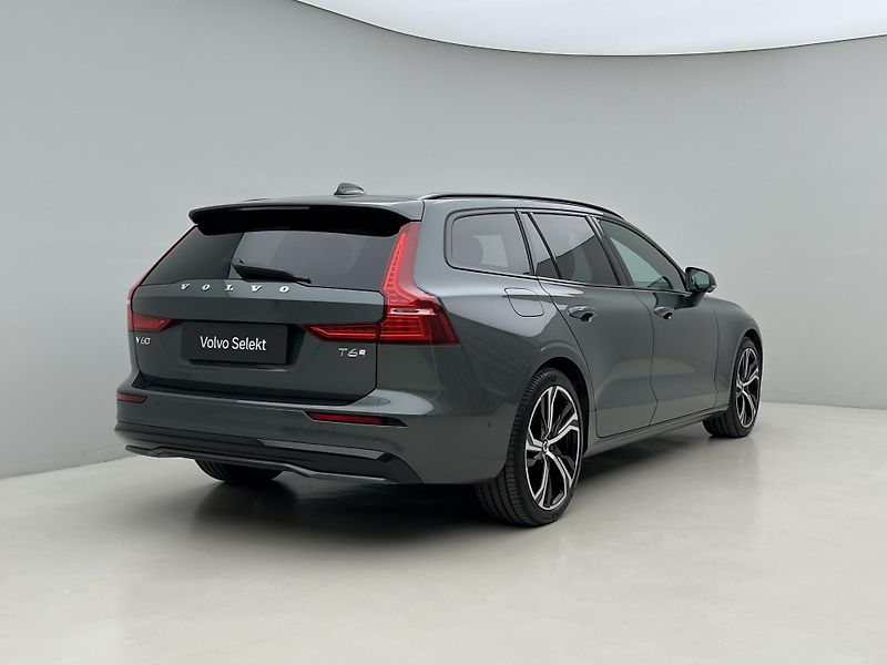 Volvo V60 T6 AWD DARK PLUS 1. maj. - fotka 12 z 49