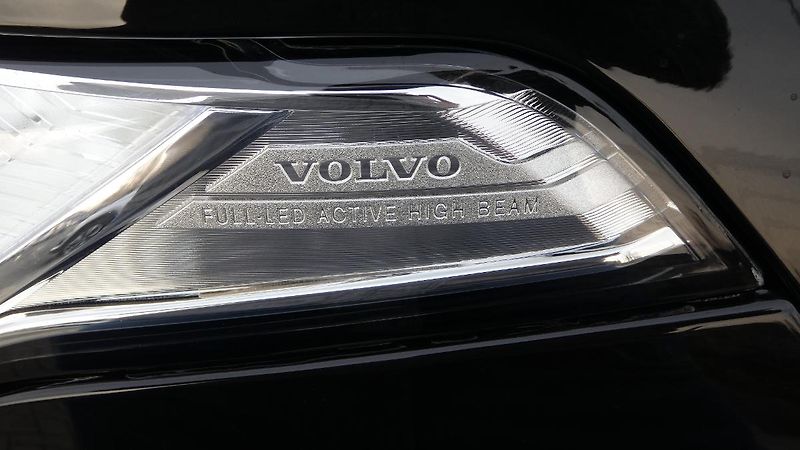 Volvo XC90 B5 AWD Plus Bright 7 míst - fotka 24 z 26