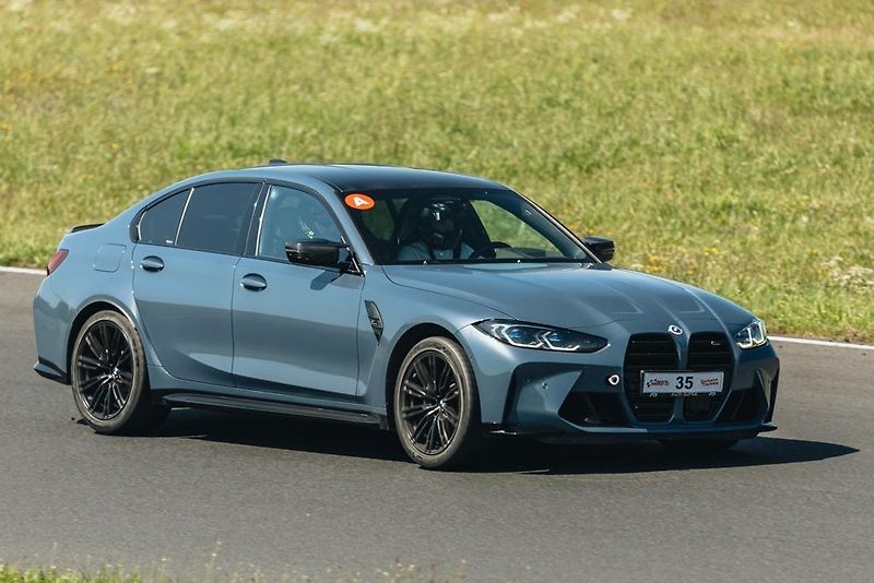 BMW M3 (2022) Comp., XDrive, HUD, Akrapovic - fotka 17 z 32