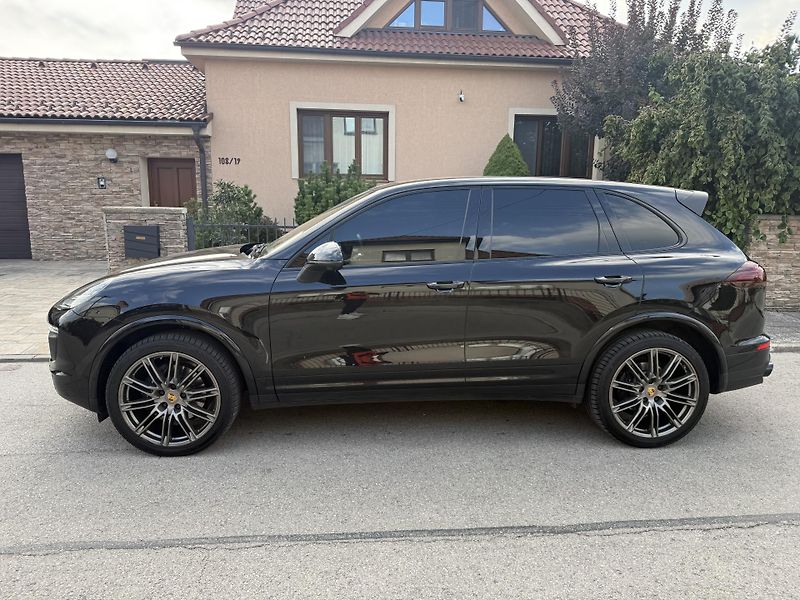 Porsche Cayenne (2018) - fotka 9 z 13