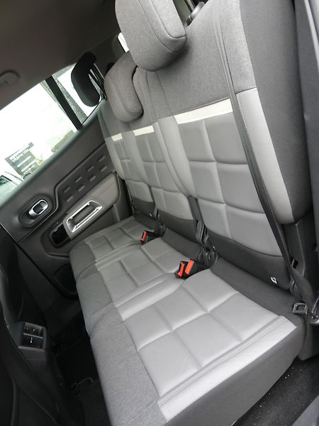 Citroën C5 Aircross (2021) 1,6 PureTech 180 SHINE - fotka 9 z 22