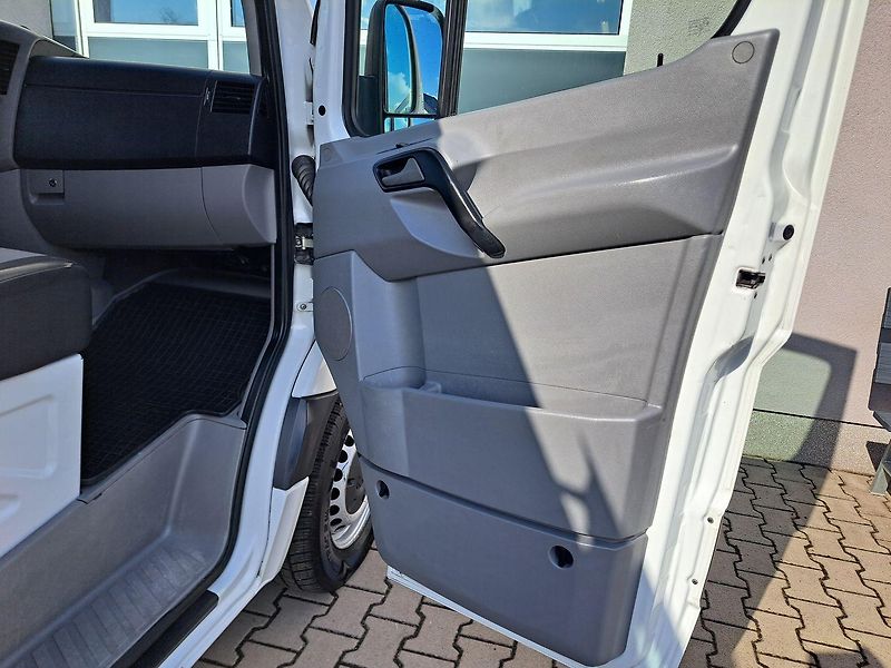Volkswagen Crafter (2014) 2.0 TDI, 7 míst - fotka 23 z 31