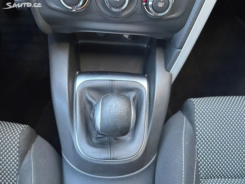 Citroën DS4 (2012) 1.6i, 88kw - fotka 18 z 18