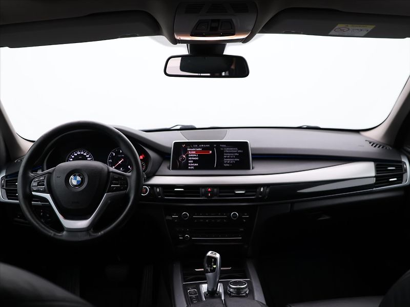 BMW X5 3,0 30d 190kW xDrive CZ - fotka 16 z 34