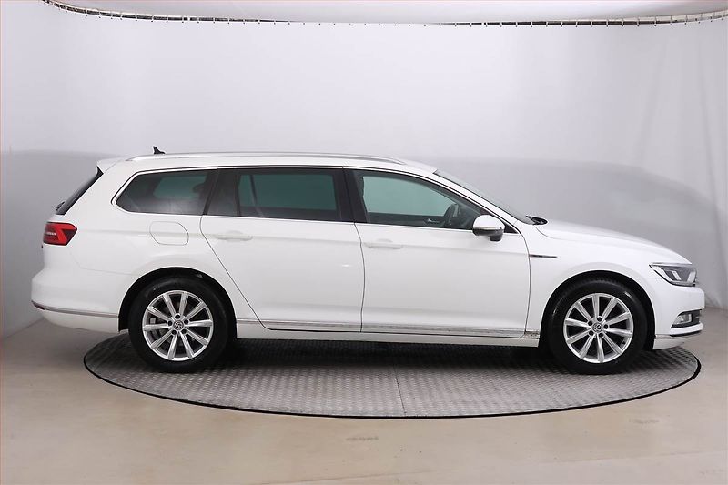 Volkswagen Passat (2016) Highline 2.0 TDI, 4X4 - fotka 6 z 21