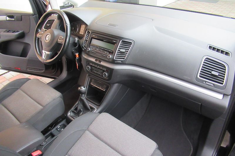 Volkswagen Sharan 2.0 TDi AUT. KLIMA TAŽNÉ 2.2 t - fotka 12 z 20