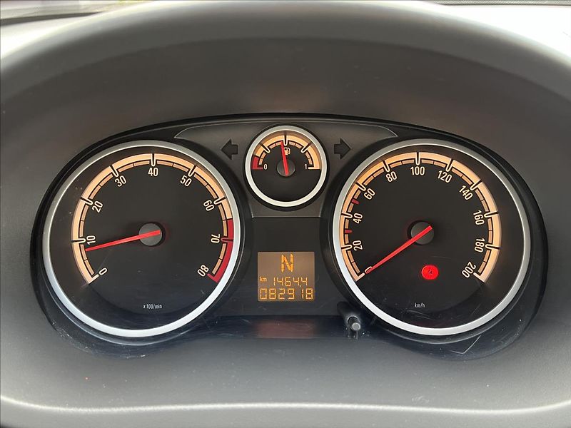 Opel Corsa 1,2 16V  Edition 111 AT - fotka 13 z 30