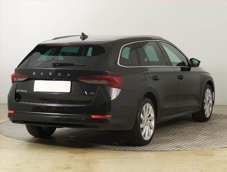 Škoda Octavia (2021) Ambition Plus 1.4 TSI iV - fotka 5 z 30
