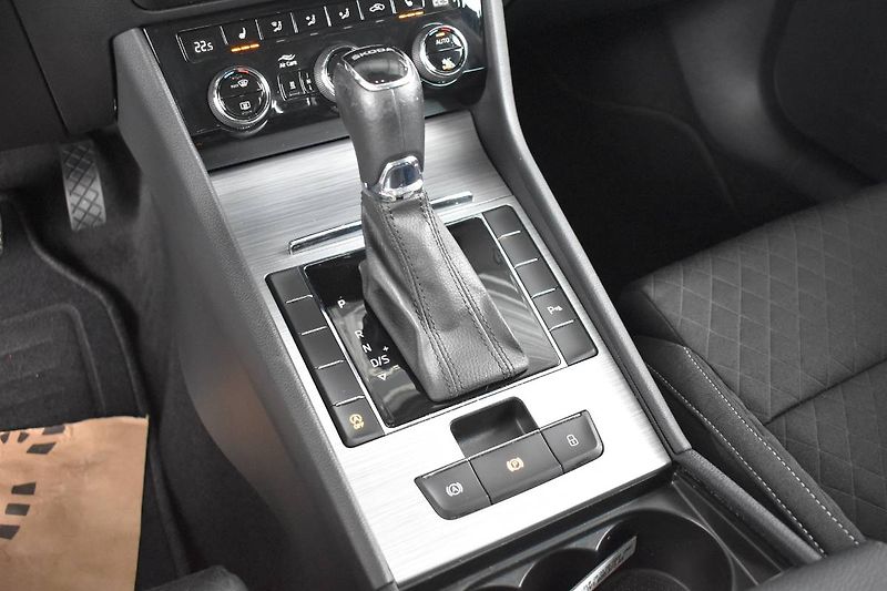 Škoda Superb (2023) 2.0TDI 110kW DSG tažné - fotka 22 z 23