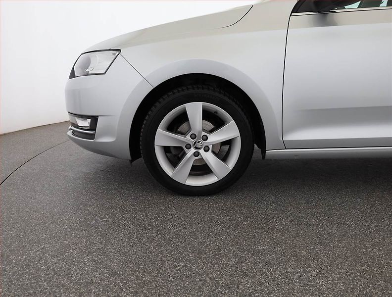 Škoda Rapid (2018) Spaceback 1.0 TSI, Navi - fotka 17 z 17