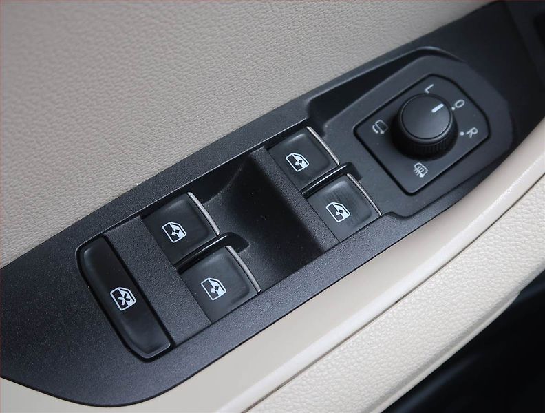 Škoda Karoq (2017) Style Plus 1.6 TDI, Serv.kniha - fotka 15 z 18