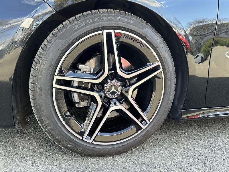 Mercedes-Benz Třídy A A 180 AMG - fotka 9 z 28