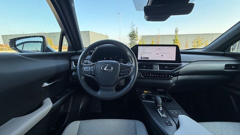 Lexus UX 300h 300H 2,0 HEV PRESTIGE 4X4 - fotka 10 z 27