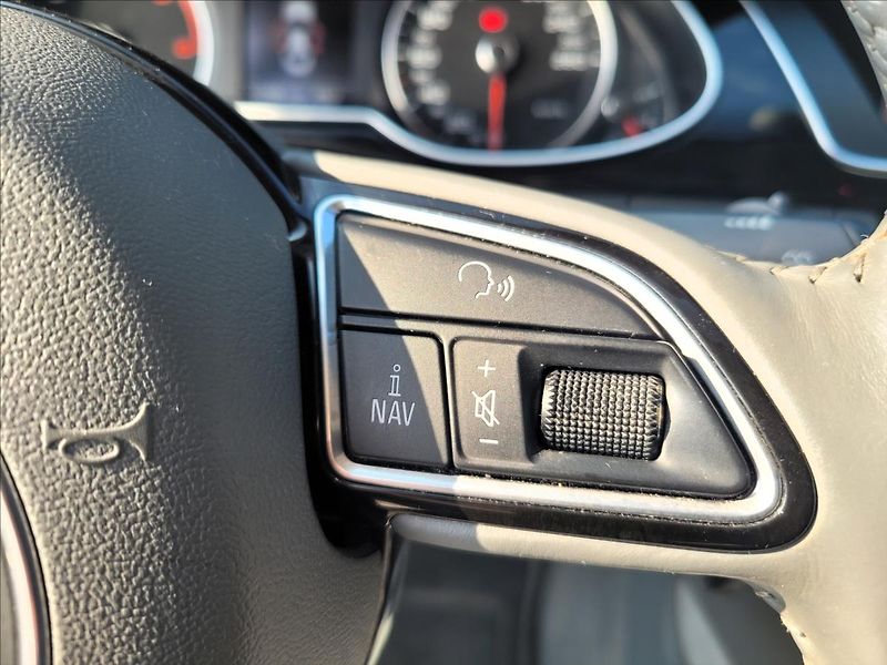 Audi A4 2,0 TDI,S-line,navi,výhřev,xen - fotka 24 z 41