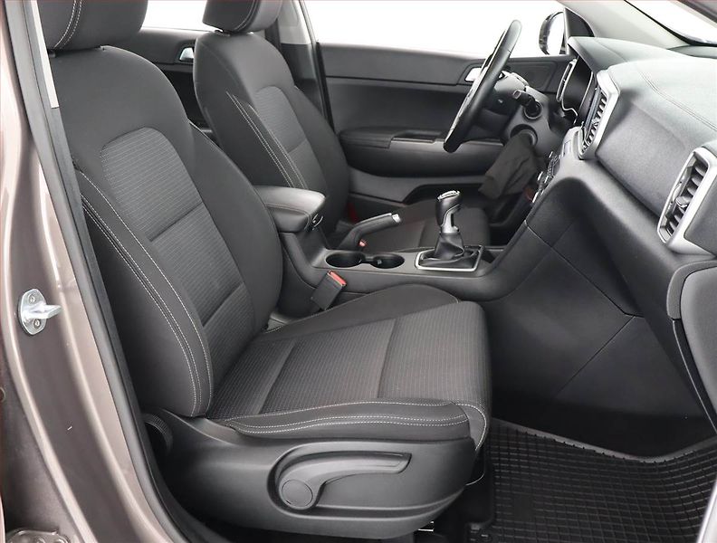 Kia Sportage (2019) 1.6 GDI, Navi, Tempomat - fotka 9 z 21