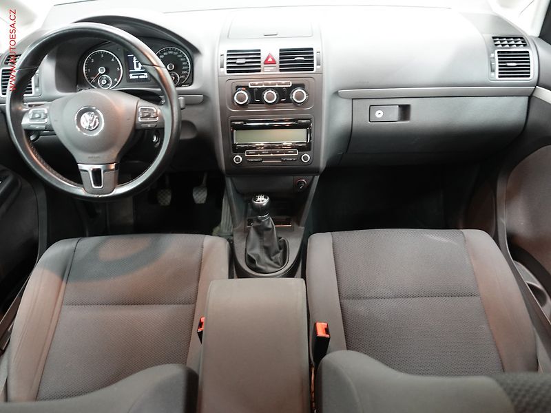 Volkswagen Touran (2011) 1.6 TDi, autoAC, temp - fotka 8 z 21