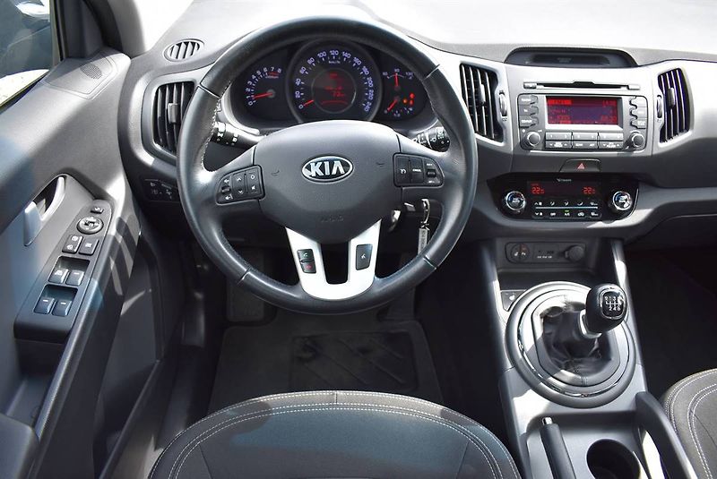 Kia Sportage 1,6 16V 1.M, PDC,KAMERA,AKCE - fotka 10 z 19