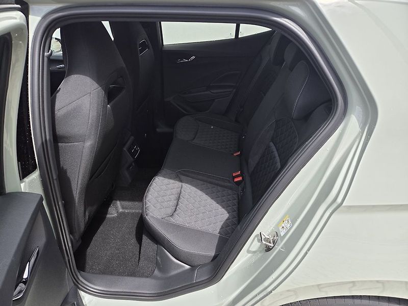 Škoda Fabia Dynamic 1,0TSI 85kW - fotka 8 z 15