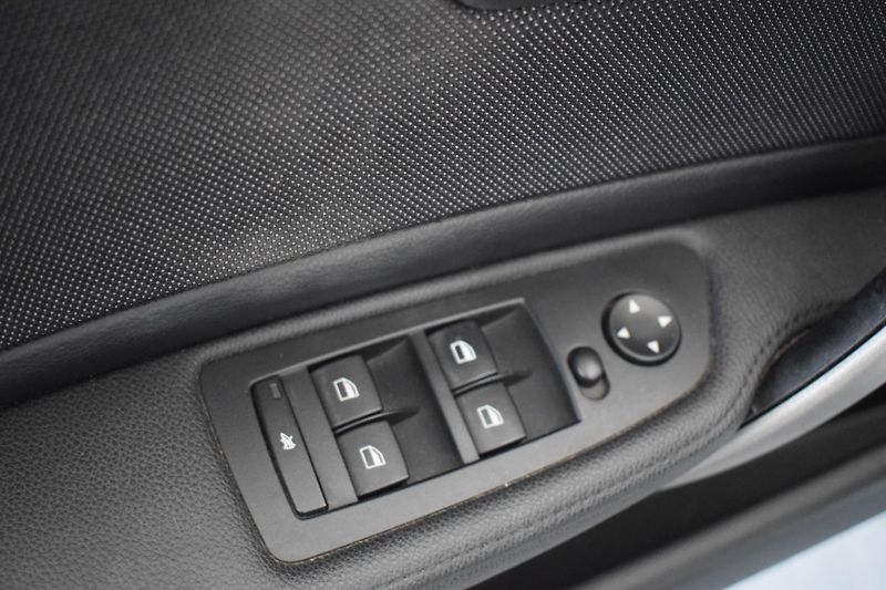 BMW Řada 1 (2010) 116d 1.maj koupeno CZ Invelt - fotka 12 z 35