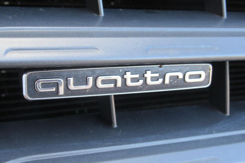 Audi Q3 2.0 TDI QUATTRO NAVI TAŽNÉ - fotka 31 z 33