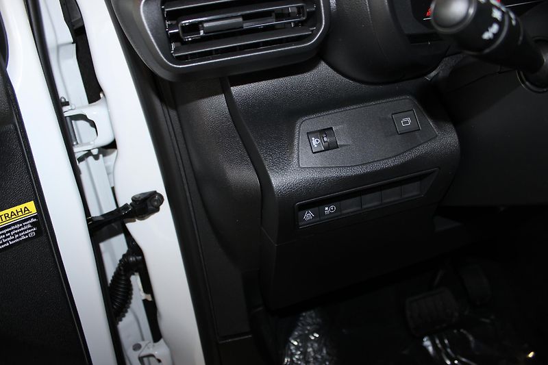 Opel Combo (2025) Electric Van L2 (XL) 136k - fotka 13 z 14