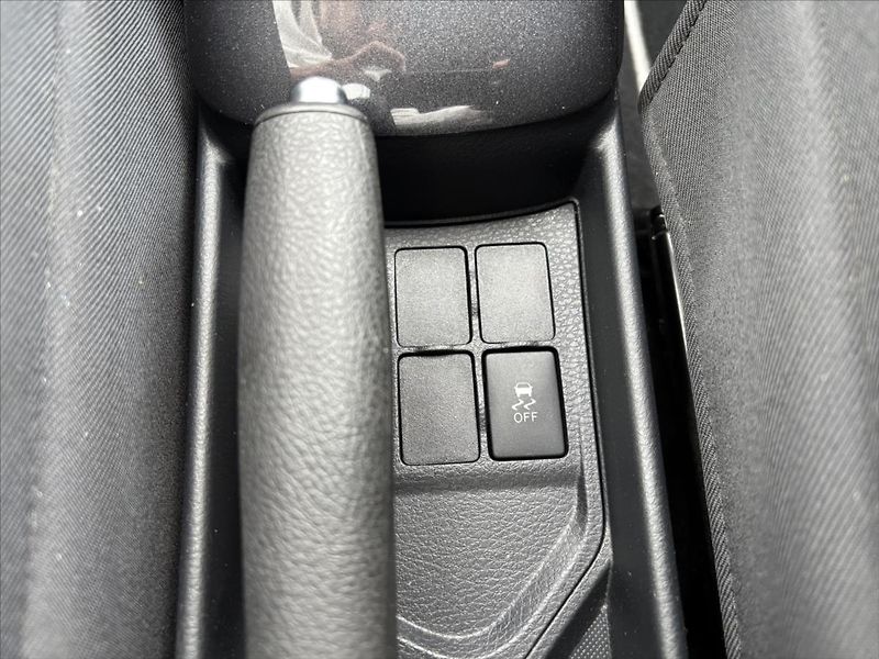 Toyota Yaris 1,5 VVT-i Active KAMERA - fotka 25 z 34