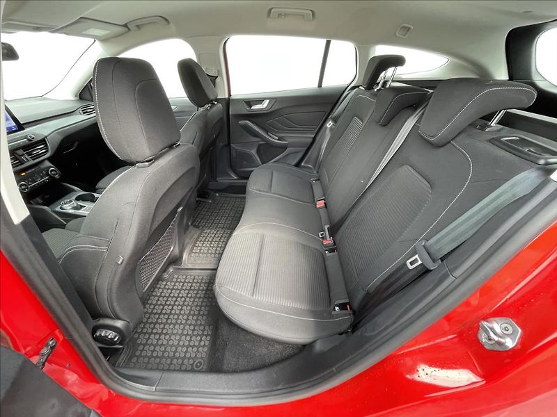 Ford Focus 1,5 Ecoblue AT8 Titanium Style - fotka 15 z 23